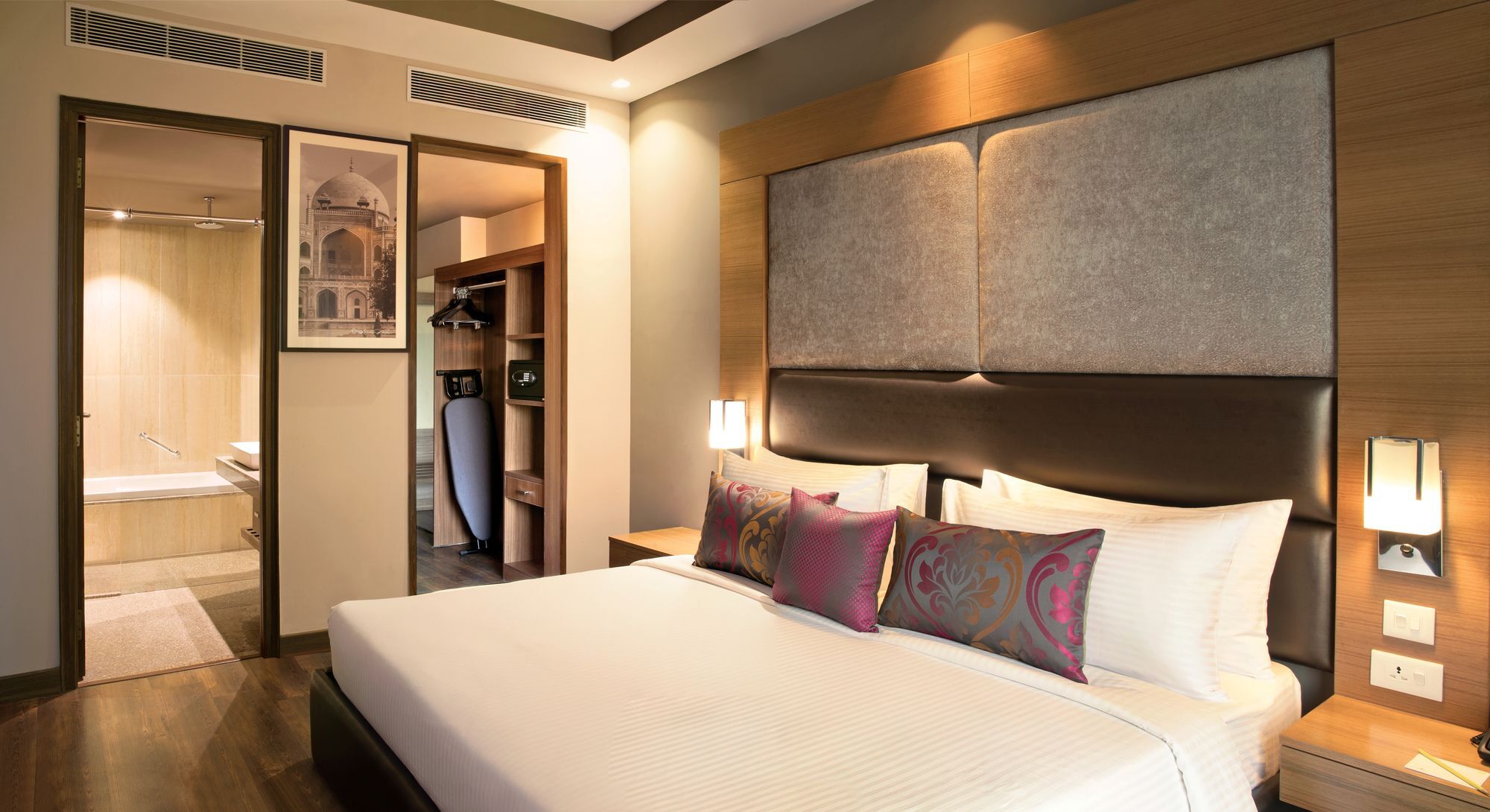 Lemon Tree Hotel Sohna Road Гургаон Экстерьер фото